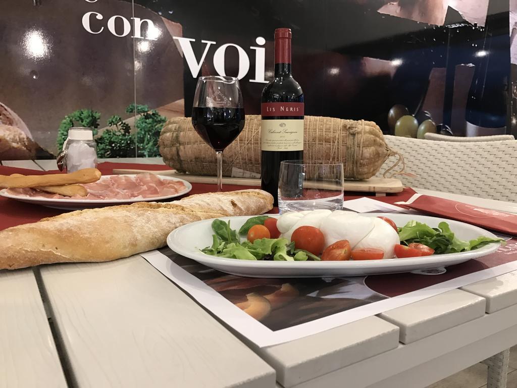 Prosciutti Picaron Guest house *